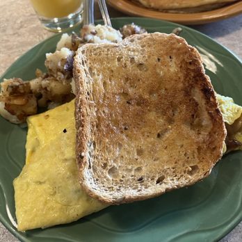 Gem City Dinor - Western omelet served with toast and potato - Breakfast & Brunch Near Me - Erie, Pennsylvania