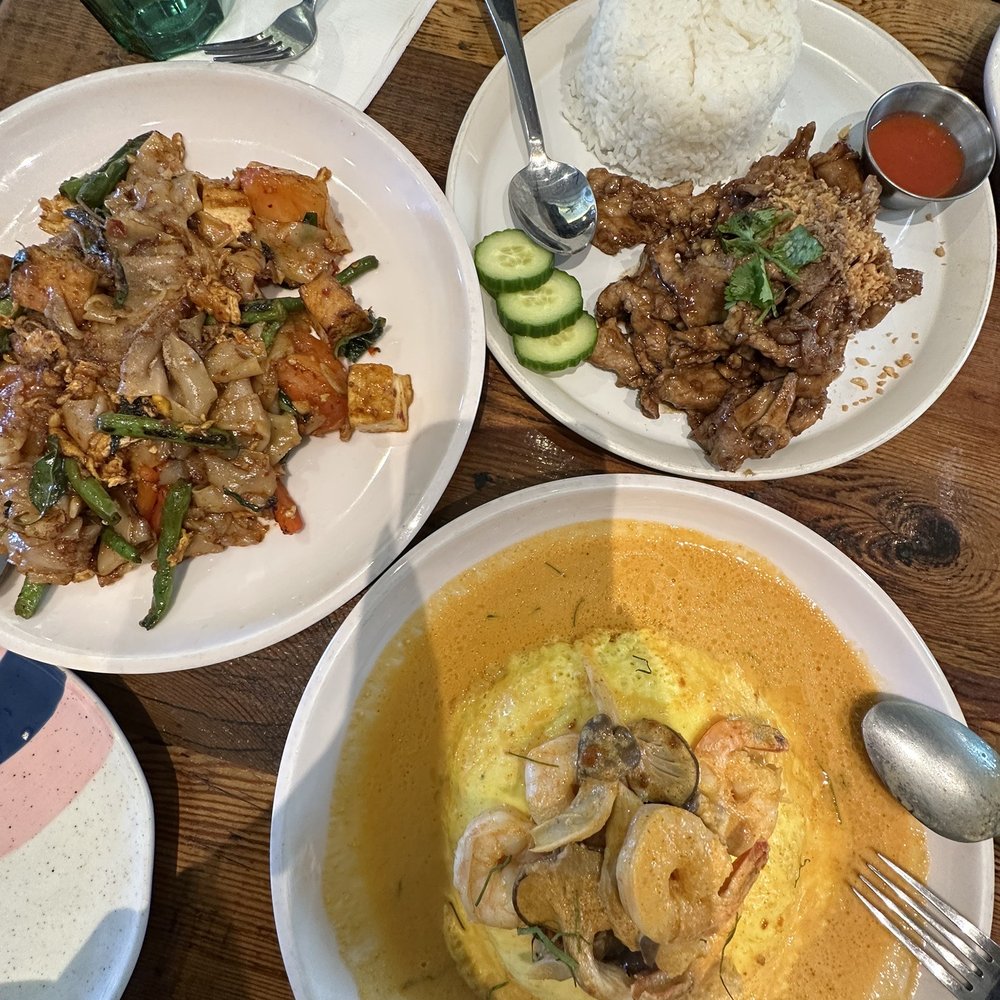 Yimm - Pad Kee Mao Fried Garlic Pepper Pork Tom Yum Omelet Rice - Thai Near Me - Oakland, California Yimm - Pad Kee Mao Fried Garlic Pepper Pork Tom Yum Omelet Rice - Thai Near Me - Oakland, California