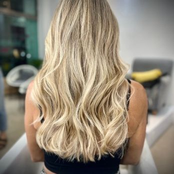 Sukar Beauty Bar - Blond highlights - Waxing Near Me - Playa del Carmen, ROO Sukar Beauty Bar - Blond highlights - Waxing Near Me - Playa del Carmen, ROO