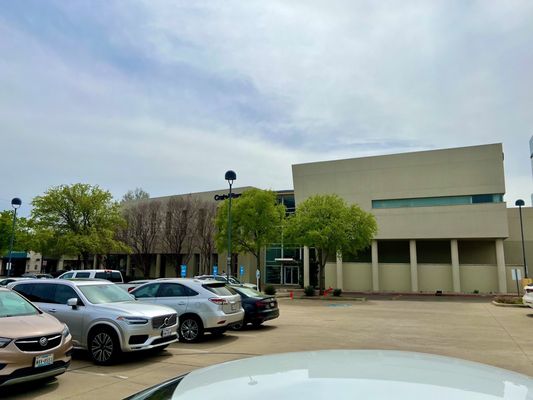 Crate & Barrel by null