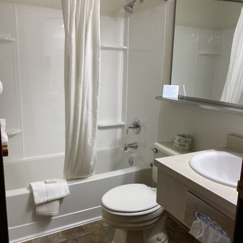 Tides Inn - Bathroom - Hotels Near Me - Petersburg, Alaska Tides Inn - Bathroom - Hotels Near Me - Petersburg, Alaska