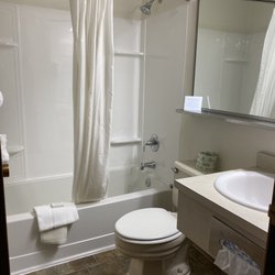 Tides Inn - Bathroom