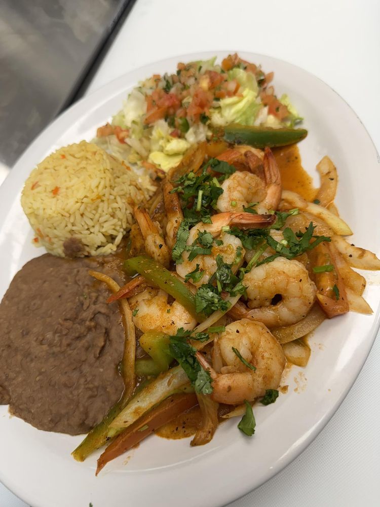 Llano Grande Restaurant & Pupuseria