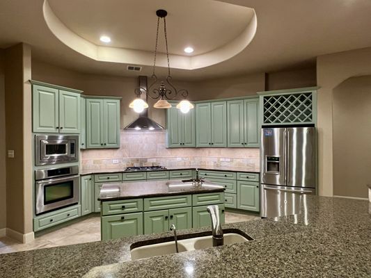 Kitchen and Bathroom Redesigns - We offer A-Z services for your projects from Color consultations to backsplash selection. Let us add curve appeal to your space.