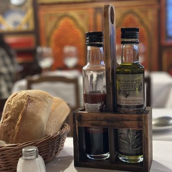 Botín - Botin's own brand of vinegar and olive oil - Spanish Near Me - Madrid, M