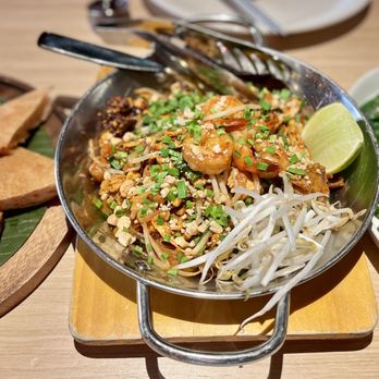Very Thai - Shrimp mooncake, Master Chef Pad Thai, Green beans - Thai Near Me - Los Angeles, California Very Thai - Shrimp mooncake, Master Chef Pad Thai, Green beans - Thai Near Me - Los Angeles, California