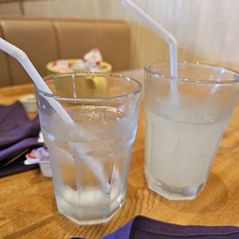 J. Christopher's - Water and lemonade - Breakfast & Brunch Near Me - Atlanta, Georgia J. Christopher's - Water and lemonade - Breakfast & Brunch Near Me - Atlanta, Georgia