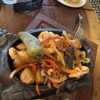 Mama por Dios - Fajitas mixed - Bars Near Me - San Diego, California