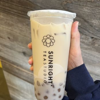 Sunright Tea Studio - White Peach Oolong Milk Tea w/ Honey and Agar Boba - Bubble Tea Near Me - Costa Mesa, California