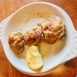 Gus's Restaurant & Tavern - 9/19/26 - there were five, stuffed clams, to an order.