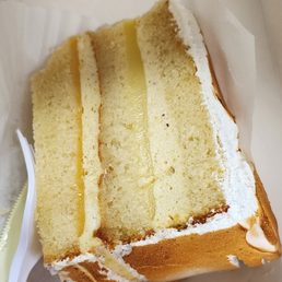 Meringue lemon cake, lots of layers Meringue lemon cake, lots of layers