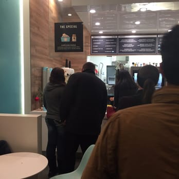 Iceskimo - The line around 9:30 pm - Ice Cream & Frozen Yogurt Near Me - San Diego, California Iceskimo - The line around 9:30 pm - Ice Cream & Frozen Yogurt Near Me - San Diego, California