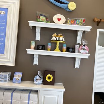 Nothing Bundt Cakes - decor - Bakeries Near Me - Frederick, Maryland