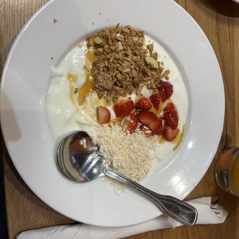 Day Y Noche - Yogurt and graniola - Mexican Near Me - Granville, Ohio