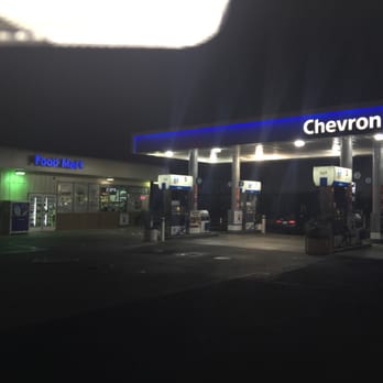 Chevron - Lindley and Ventura. - Gas Stations Near Me - Encino, California