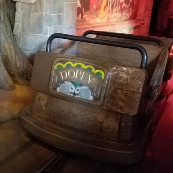 Snow White's Enchanted Wish - Amusement Parks Near Me