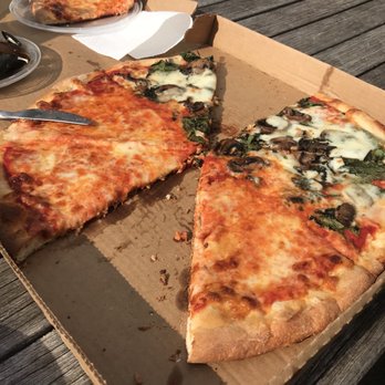Gregorio's Trattoria - Half cheese half mushroom, spinach, mozzarella and basil pizza. - Italian Near Me - Reston, Virginia