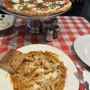 Rustica Pizzeria - Pizza Margherita, Penne a La Vodka - Pizza Near Me - Las Vegas, Nevada Rustica Pizzeria - Pizza Margherita, Penne a La Vodka - Pizza Near Me - Las Vegas, Nevada