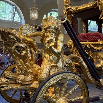 The Royal Mews - Museums Near Me - London, XGL