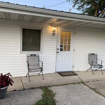 Golden Door Motel - Chairs to enjoy the sunset - Hotels Near Me - Traer, Iowa