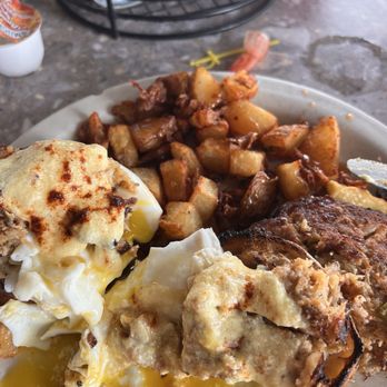 The Stuffed Pig - Crab cake Benedict - Breakfast & Brunch Near Me - Marathon, Florida The Stuffed Pig - Crab cake Benedict - Breakfast & Brunch Near Me - Marathon, Florida