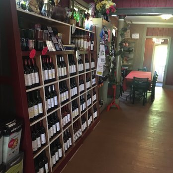 D & D Smith Winery - Get a bottle! - Wine Tasting Room Near Me - Norwalk, Ohio