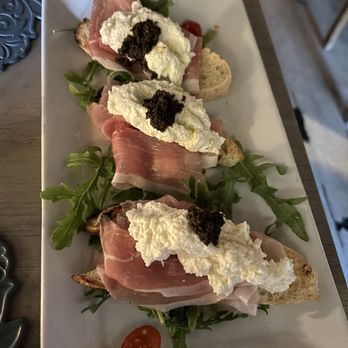 Pane e Vino - Burrata crostini - Italian Near Me - Miami Beach, Florida Pane e Vino - Burrata crostini - Italian Near Me - Miami Beach, Florida