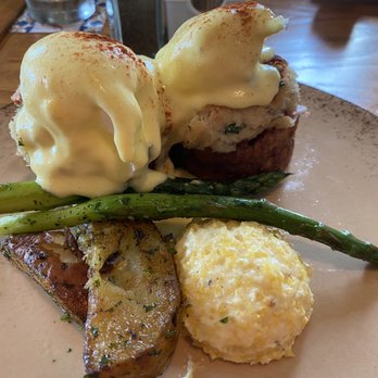 Backstreet Cafe - Crab cakes Benedict - New American Near Me - Houston, Texas