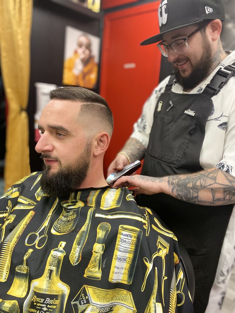 Record Cutz & Shaves Logo