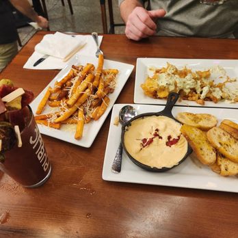 Mishawaka Public House - Burgers Near Me - Mishawaka, Indiana