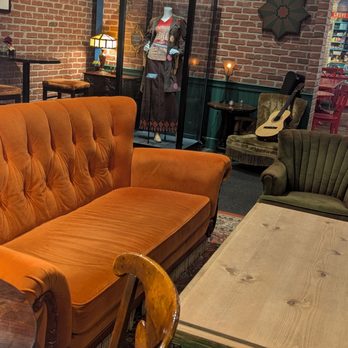 Central Perk - Themed Cafes Near Me - Burbank, California