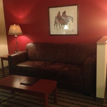 Oxford Suites Pendleton - King Suite Sitting Area & Pullout Bed - Hotels Near Me - Pendleton, Oregon