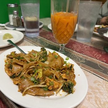 Emerald Thai Restaurant - Pad Se Ew and Thai tea - Thai Near Me - Lakeland, Tennessee Emerald Thai Restaurant - Pad Se Ew and Thai tea - Thai Near Me - Lakeland, Tennessee