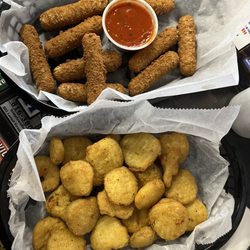 The Garage Burgers & Brew - Mozzarella sticks