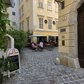 Brezlgwölb - Austrian Near Me - Vienna, 9 Brezlgwölb - Austrian Near Me - Vienna, 9
