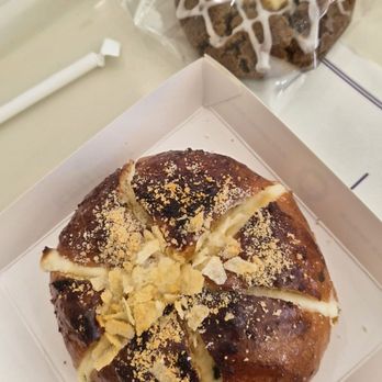 Smoking Tiger Coffee Lab - Cream Cheese Garlic Bread and Earl Grey Smore Cookie - Coffee & Tea Near Me - Gardena, California