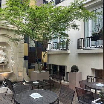 Hôtel Rochester Champs Elysées - Hotels Near Me - Paris, 75