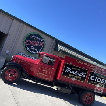 Martinelli's Company Store - Original delivery truck - Souvenir Shops Near Me - Watsonville, California