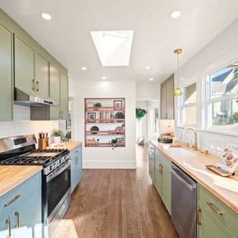 SET Staging + Design - Kitchen accents perfect - Home Staging Near Me - Oakland, California SET Staging + Design - Kitchen accents perfect - Home Staging Near Me - Oakland, California