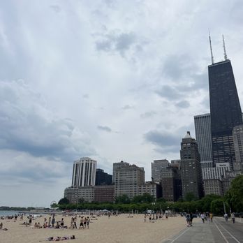 Oak Street Beach - Beaches Near Me - Chicago, Illinois