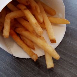 Fries from Carl's Jr on Bataan. Thin, a bit crispy...not bad. Rate them a "B." Fries from Carl's Jr on Bataan. Thin, a bit crispy...not bad. Rate them a "B."