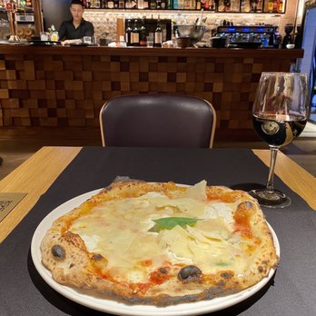 Luigi - Pizza Near Me - Barcelona, B