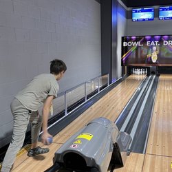 Tilted 10 - Mini bowling