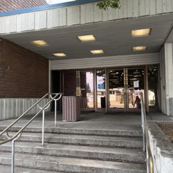 Hayward Hall of Justice - run down entrance to the building