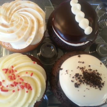 Sarah's Cake Shop - Salted caramel, snack cake, red velvet, and I believe double chocolate - Food Trucks Near Me - Chesterfield, Missouri