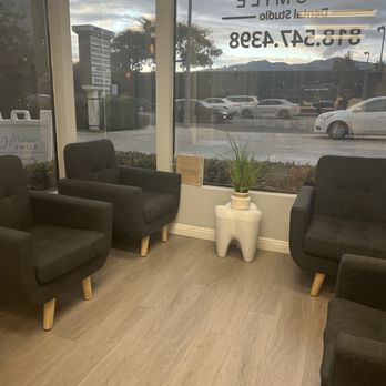 New Smile Dental Studio - The waiting area - Cosmetic Dentists Near Me - Glendale, California New Smile Dental Studio - The waiting area - Cosmetic Dentists Near Me - Glendale, California