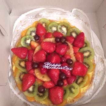 Le Croissant Dore - Moms second mothers day cake this year - Bakeries Near Me - Westminster, California