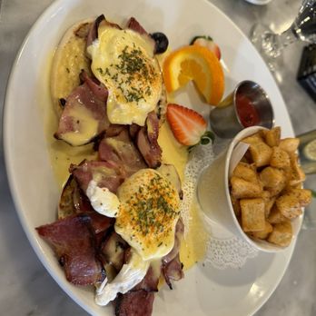 Vic's On the River - Eggs Benedict - Seafood Near Me - Savannah, Georgia Vic's On the River - Eggs Benedict - Seafood Near Me - Savannah, Georgia