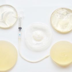 Chirurgie Plastique Montréal - Dr. Lee offers the highest quality implants in his breast augmentation procedures.