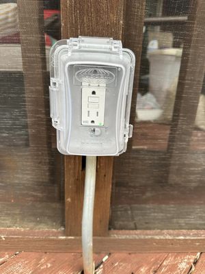 Manhattan Beach Electrician Logo